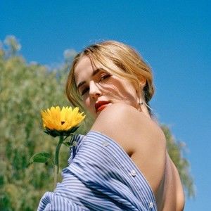 Meet your Posher, Dakota